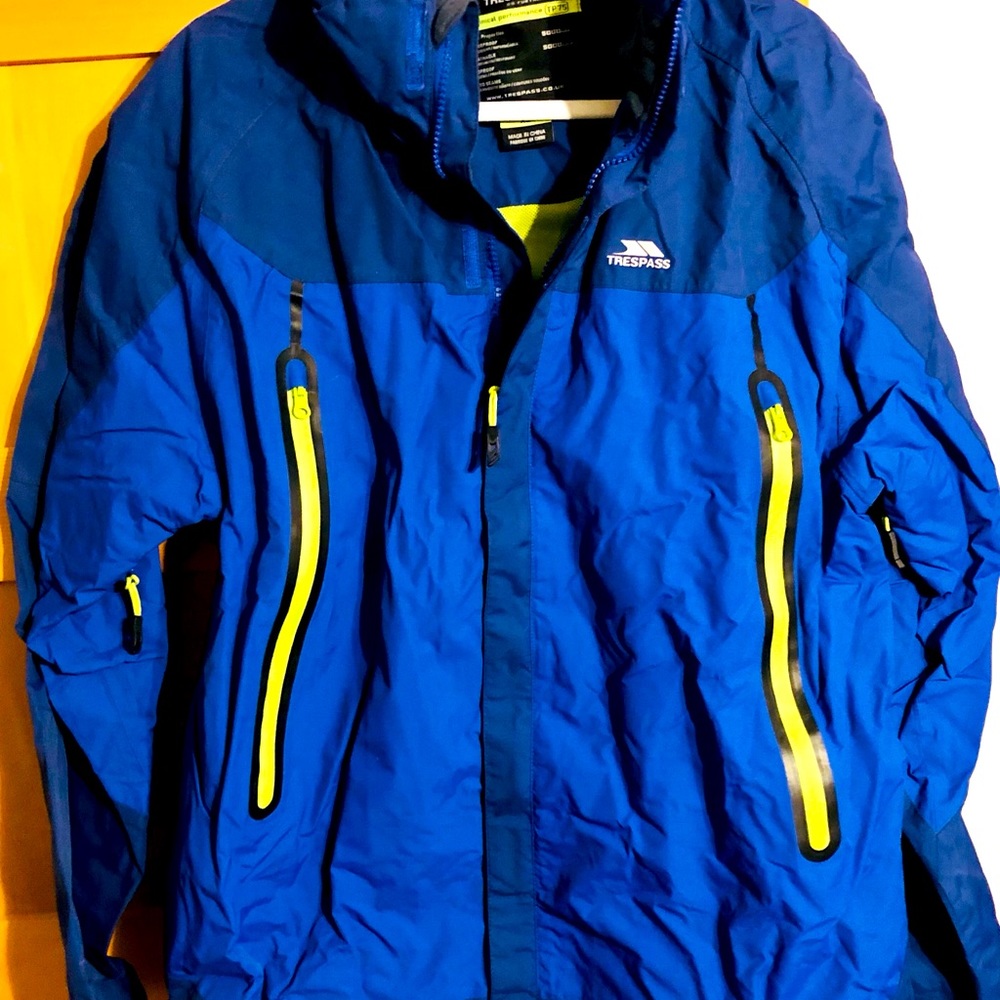 Tres pass jacket